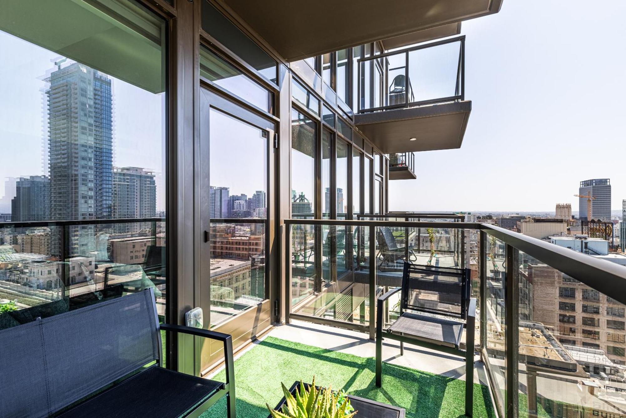 Top Floor 3 Bed 3 Bath Penthouse Living In Luxury لوس أنجلوس المظهر الخارجي الصورة